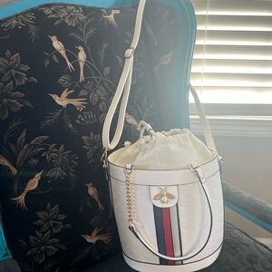 Elegant White Bucket Bag with Chain Detail (NWOT)
